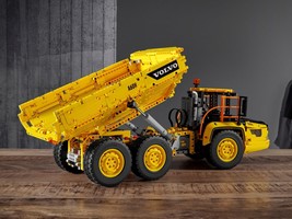 Набор LEGO 6x6 Volvo Articulated Hauler