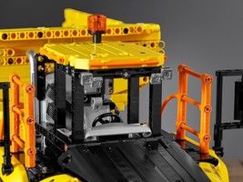 Набор LEGO 6x6 Volvo Articulated Hauler