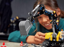 Набор LEGO Heavy-Duty Excavator