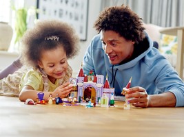 Набор LEGO Belle's Castle Winter Celebration