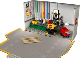 Набор LEGO 5005358 Minifigure Factory