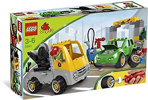 Набор LEGO Авторемонтная мастерская за работой