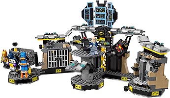 Набор LEGO Нападение на Бэт-пещеру