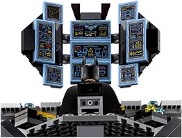 Набор LEGO Нападение на Бэт-пещеру