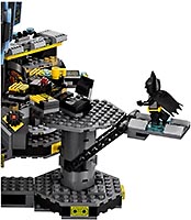 Набор LEGO Нападение на Бэт-пещеру