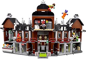 Набор LEGO Лечебница Аркхэм