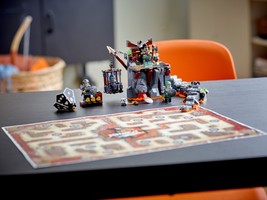 Набор LEGO Journey to the Skull Dungeons
