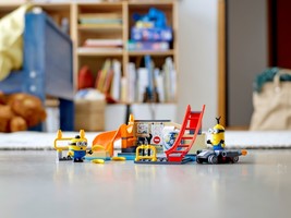 Набор LEGO Minions in GruвЂ™s Lab