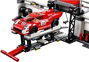 Набор LEGO Пит-лейн Porsche 919 Hybrid и Porsche 917K