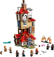 Набор LEGO 75980 Attack on The Burrow