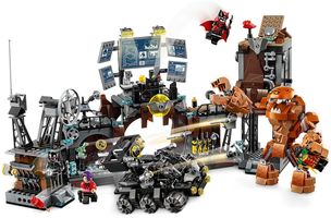 Набор LEGO Вторжение Глиноликого в бэт-пещеру