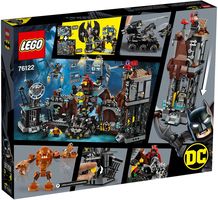 Набор LEGO Вторжение Глиноликого в бэт-пещеру