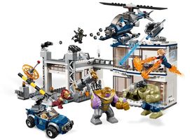 Набор LEGO Битва на базе Мстителей