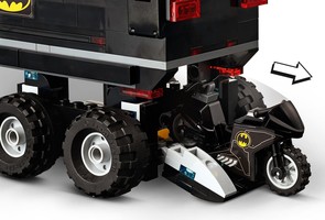 Набор LEGO Mobile Bat Base