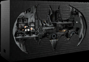 Набор LEGO 76252 Batcave Shadowbox