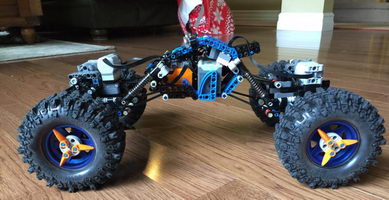 Набор LEGO MOC-10084 BluCrawler - LEGO Rock Crawler with BTBox Bluetooth Controller