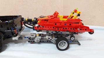 Набор LEGO Technic Small Boat and Trailer