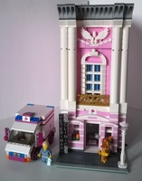Набор LEGO MOC-11447 Ветеринарная клиника с ветеринарной скорой помощью