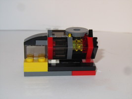 Набор LEGO 31040 Set Alternative V8 engine