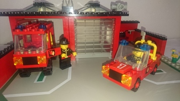 Набор LEGO MOC-13673 Гараж пожарной службы