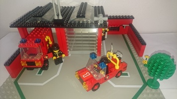 Набор LEGO Гараж пожарной службы
