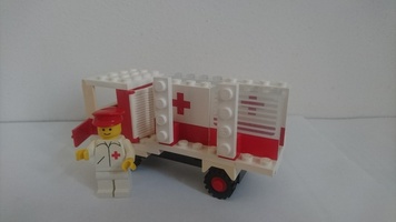 Набор LEGO MOC-13848 Медицинский грузовик