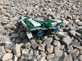 Набор LEGO Yoda&#39;s Jedi Interceptor