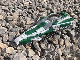 Набор LEGO Yoda&#39;s Jedi Interceptor