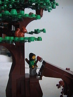 Набор LEGO Замок с домом и старым деревом