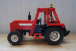 Набор LEGO Tractor with mower