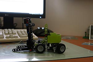 Набор LEGO Маленький погрузчик
