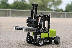 Набор LEGO Маленький погрузчик