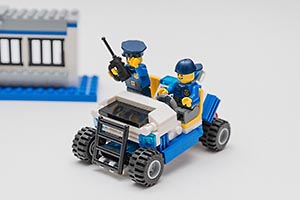 Набор LEGO Конвой на пикапе