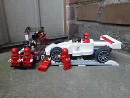 Набор LEGO Болид Формула 1 со станцией обслуживания
