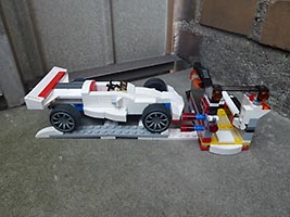 Набор LEGO Болид Формула 1 со станцией обслуживания
