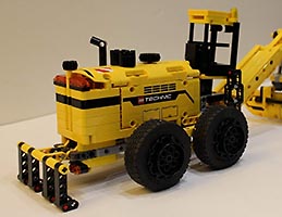 Набор LEGO Грейдер Катерпиллар 24M