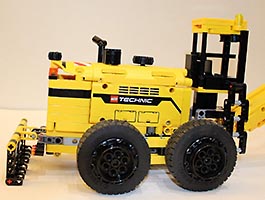 Набор LEGO Грейдер Катерпиллар 24M
