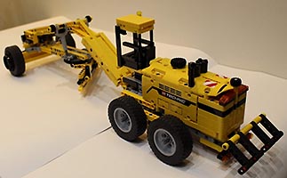 Набор LEGO Грейдер Катерпиллар 24M