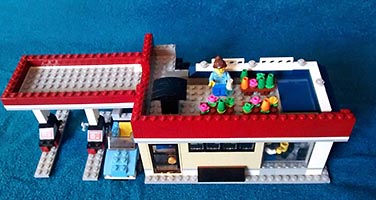 Набор LEGO Автомобильная заправка