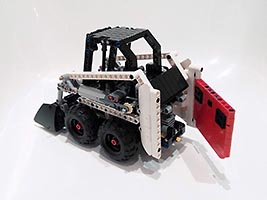 Набор LEGO Погрузчик Бобкэт S130