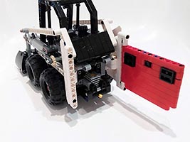Набор LEGO Погрузчик Бобкэт S130