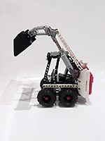 Набор LEGO Погрузчик Бобкэт S130