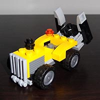 Набор LEGO Маленький трактор с сеялкой