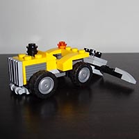 Набор LEGO Маленький трактор с сеялкой