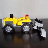 Набор LEGO Маленький трактор с сеялкой
