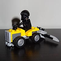 Набор LEGO Маленький трактор с сеялкой