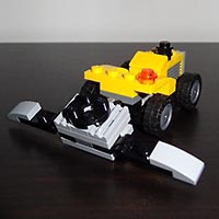 Набор LEGO Маленький трактор с сеялкой