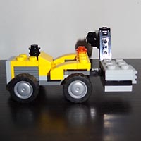 Набор LEGO Маленький трактор с краном и косилкой