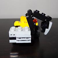 Набор LEGO Маленький трактор с краном и косилкой