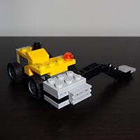 Набор LEGO Маленький трактор с краном и косилкой